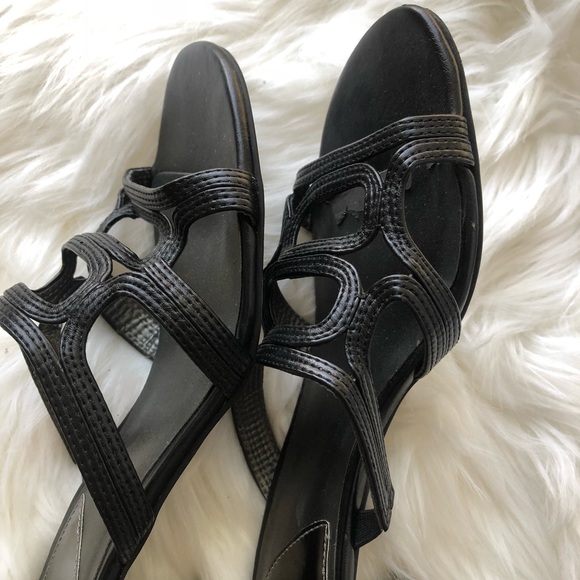 Sandals - Picture 7 of 8